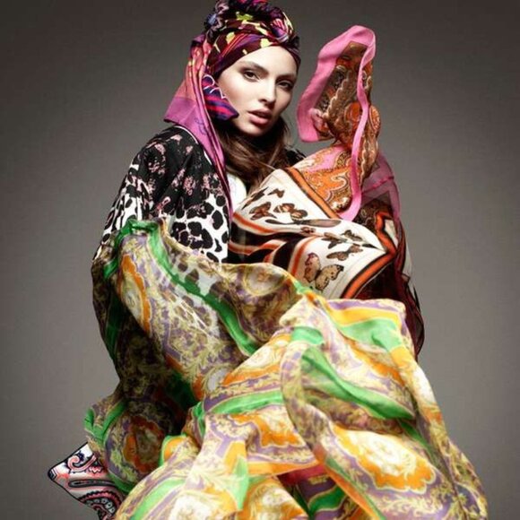 The Art of the Scarf - A Little Inspiration for Wearing the Perfect Accessory - Picture 7 of 16